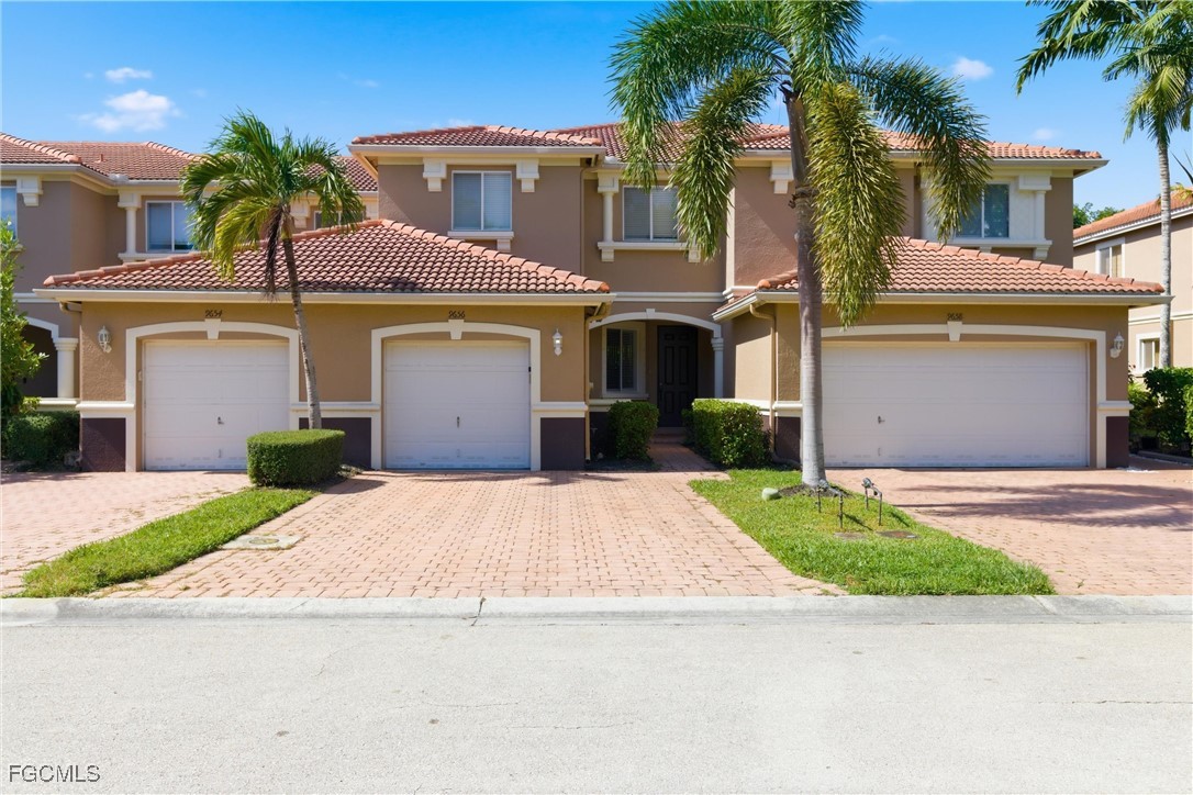 9656 Roundstone CIR