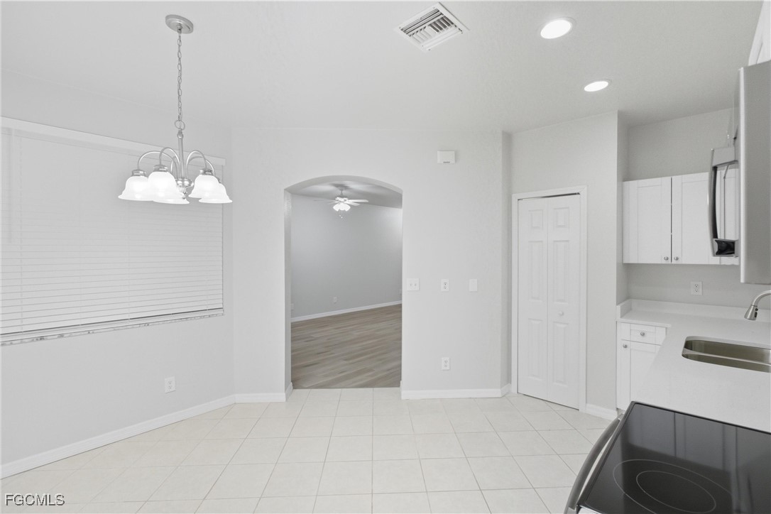 9656 Roundstone CIR