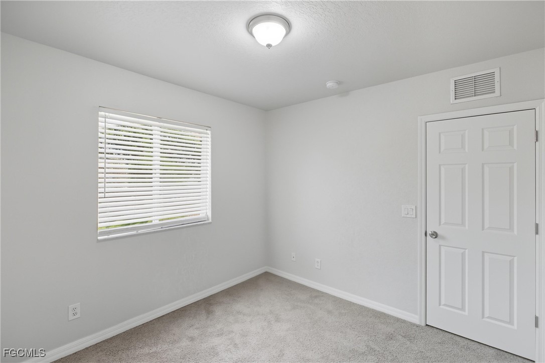 9656 Roundstone CIR