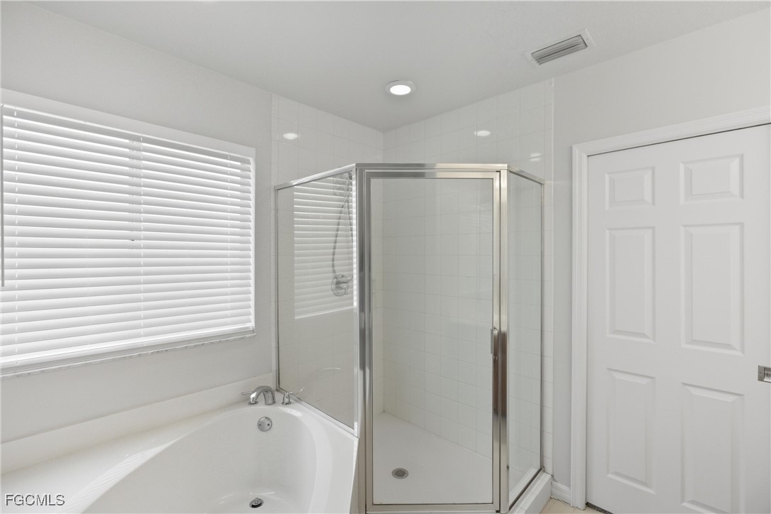 9656 Roundstone CIR