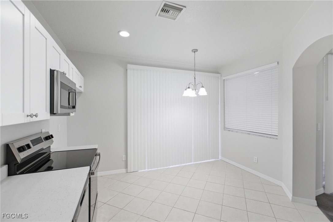 9656 Roundstone CIR