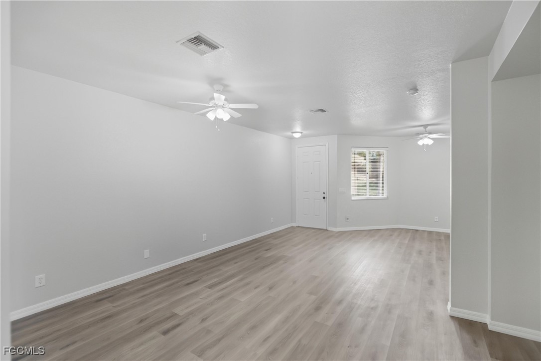9656 Roundstone CIR