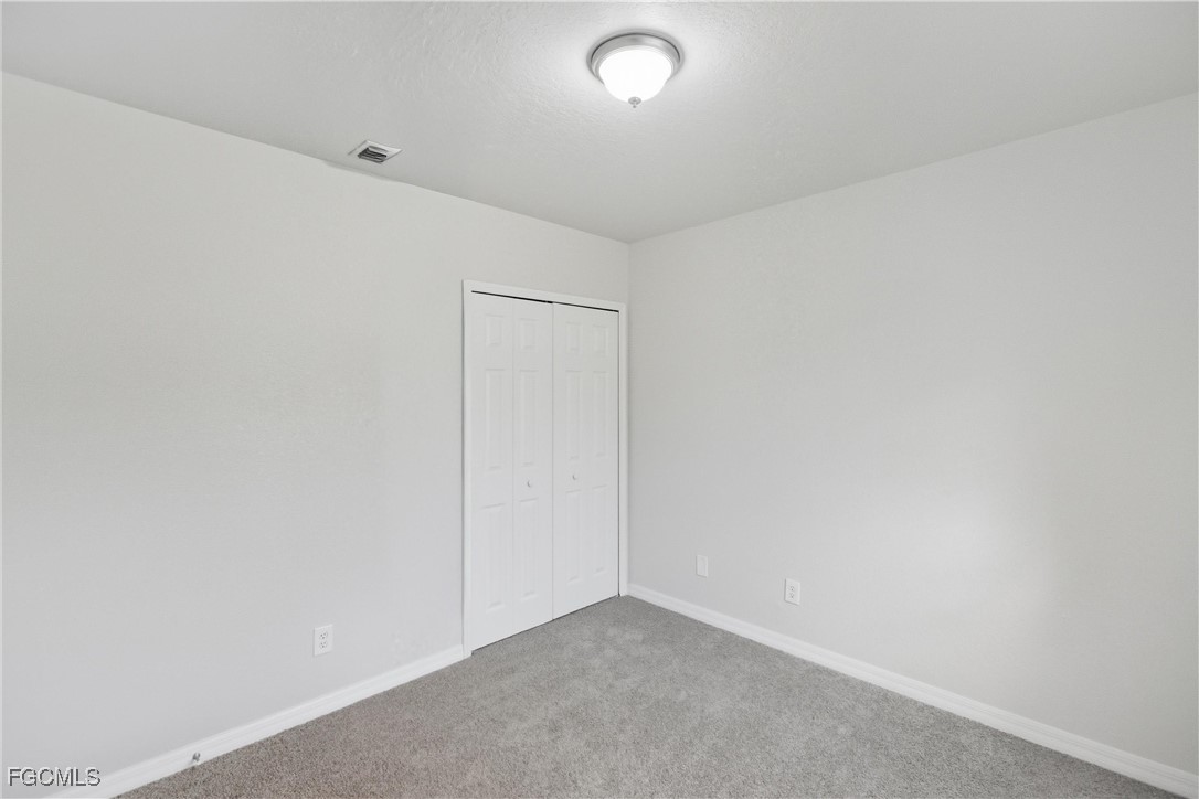 9656 Roundstone CIR