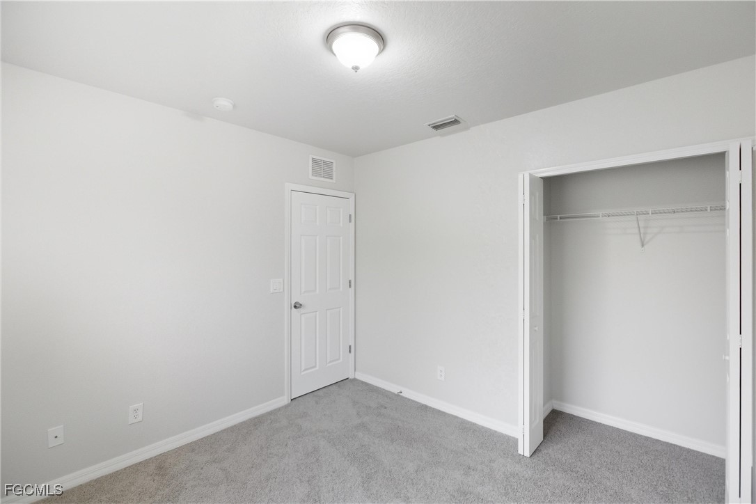 9656 Roundstone CIR