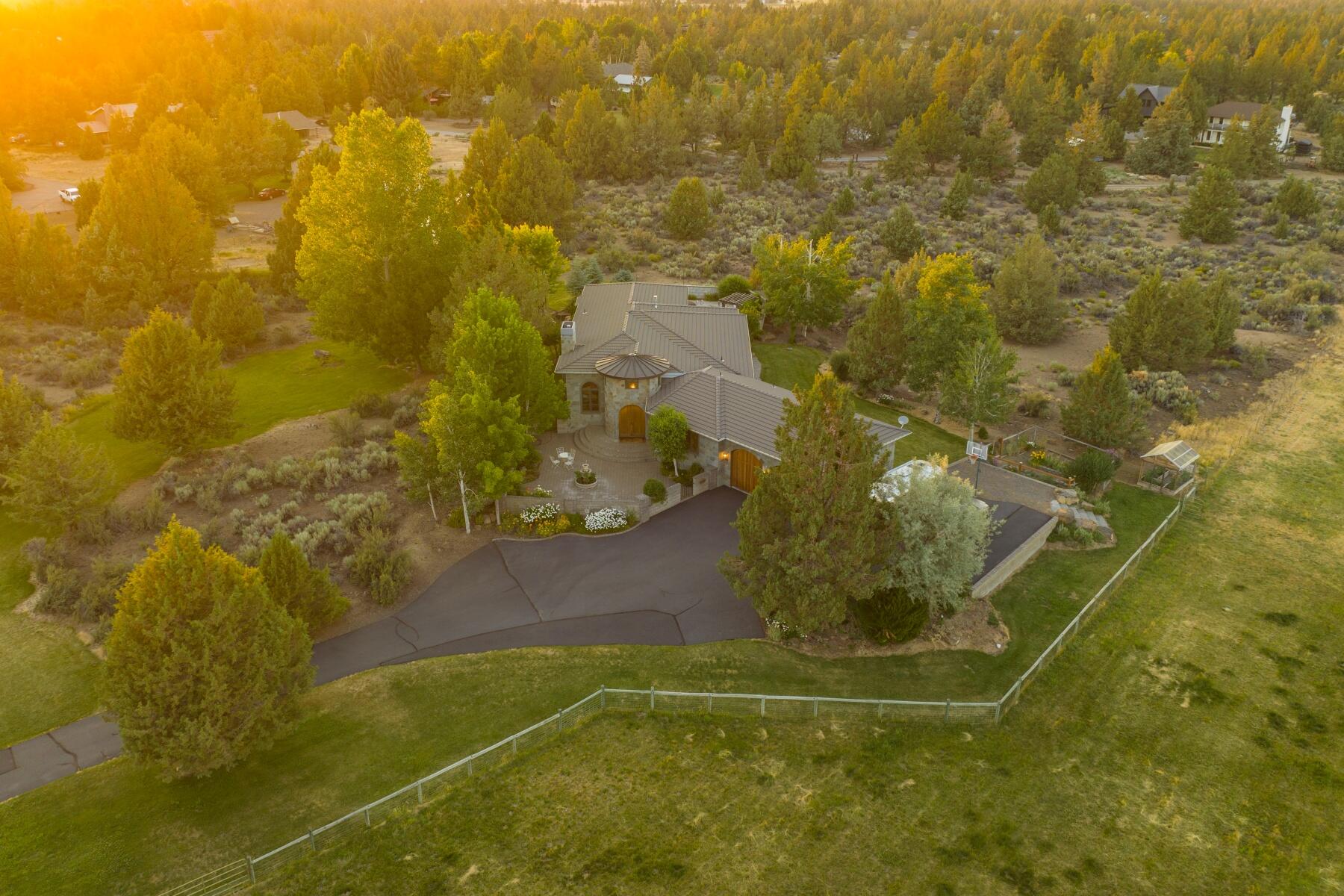 21800 Paloma Drive