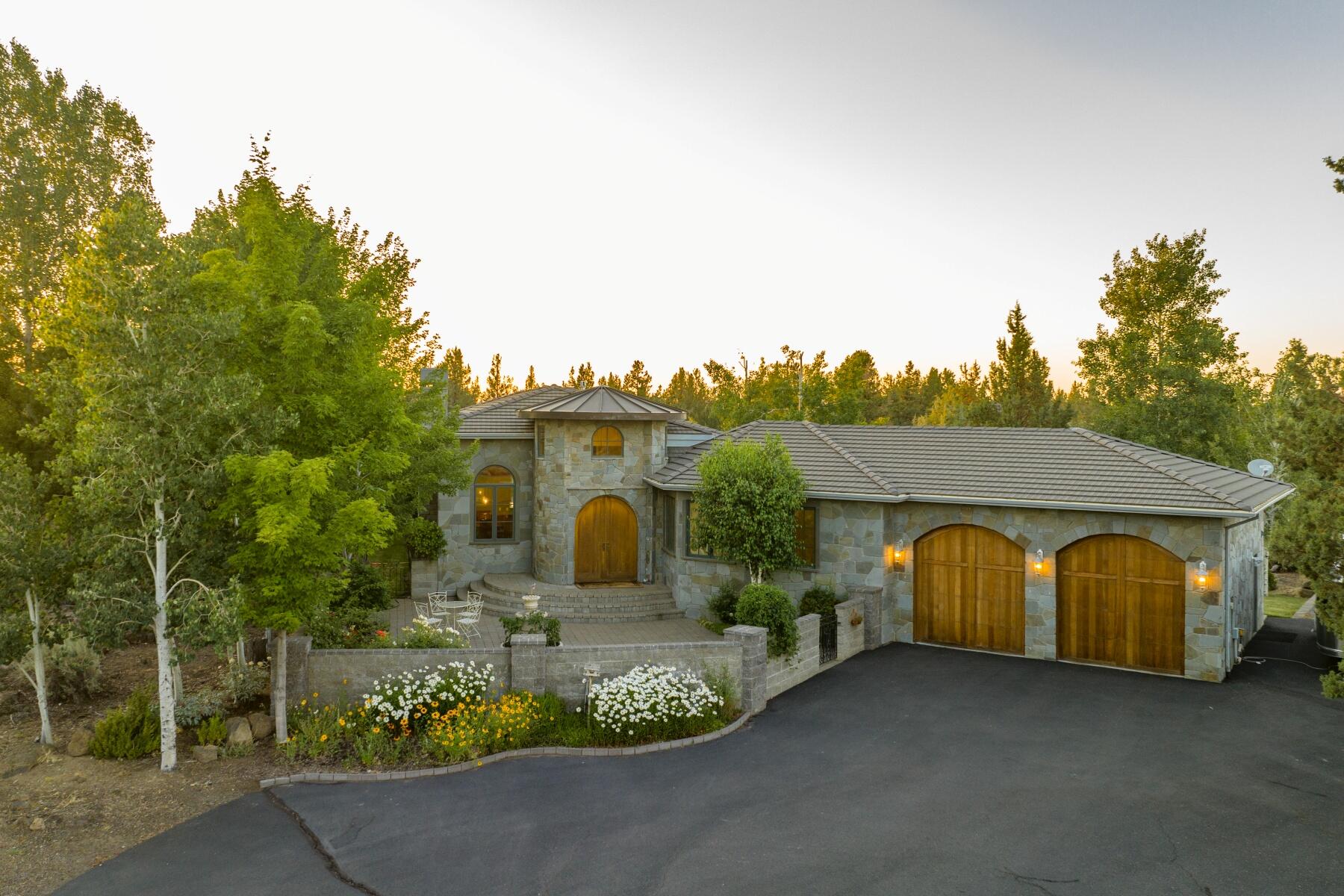 21800 Paloma Drive
