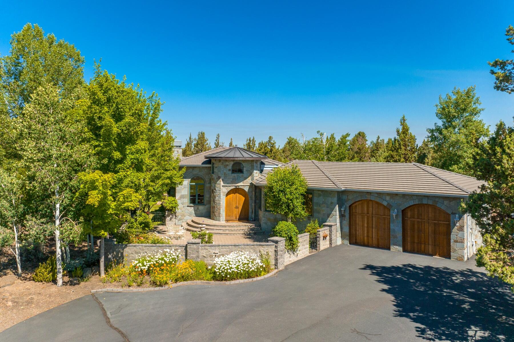 21800 Paloma Drive