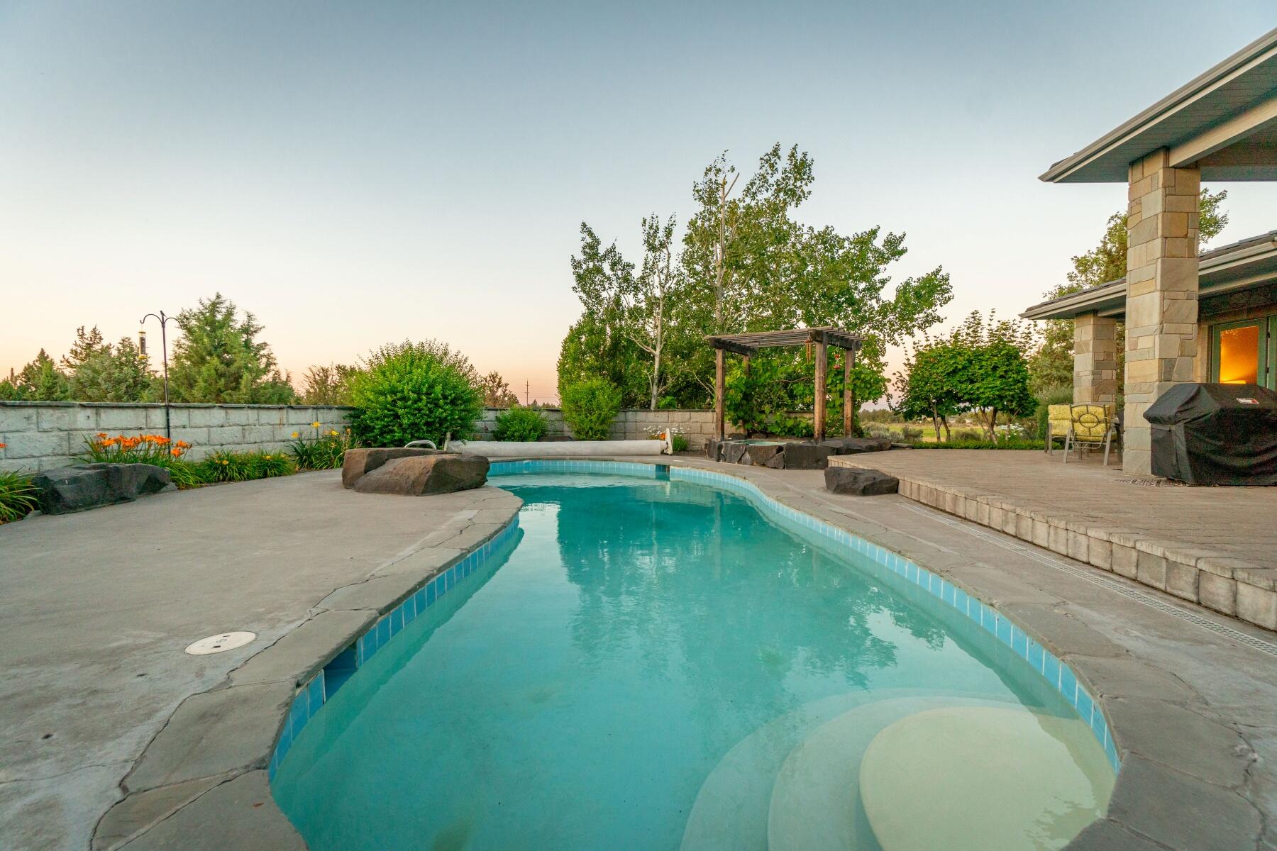 21800 Paloma Drive