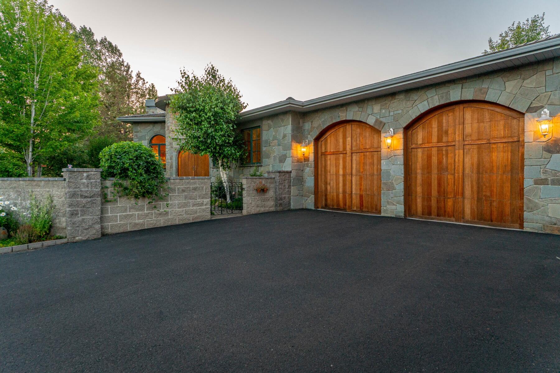21800 Paloma Drive