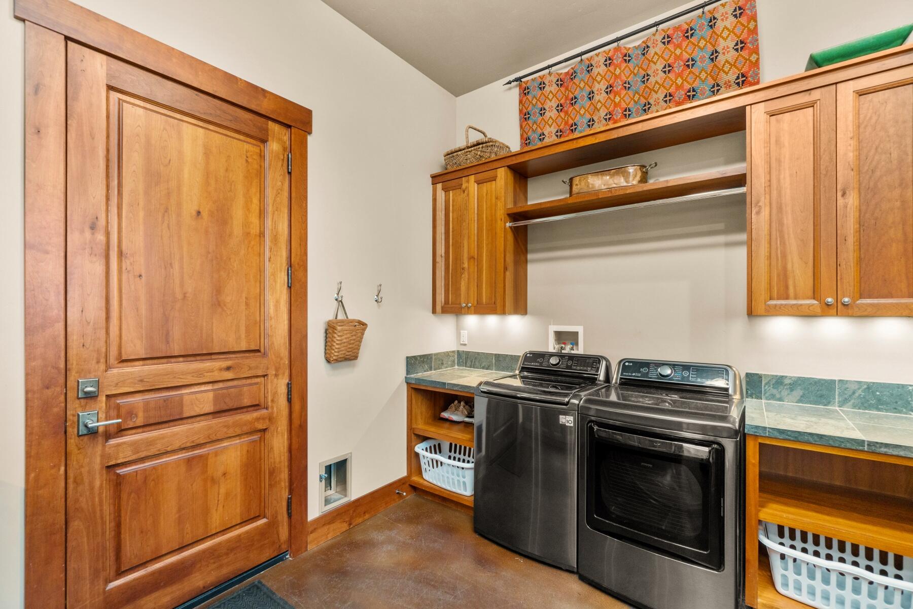 3449 NW Greenleaf Way