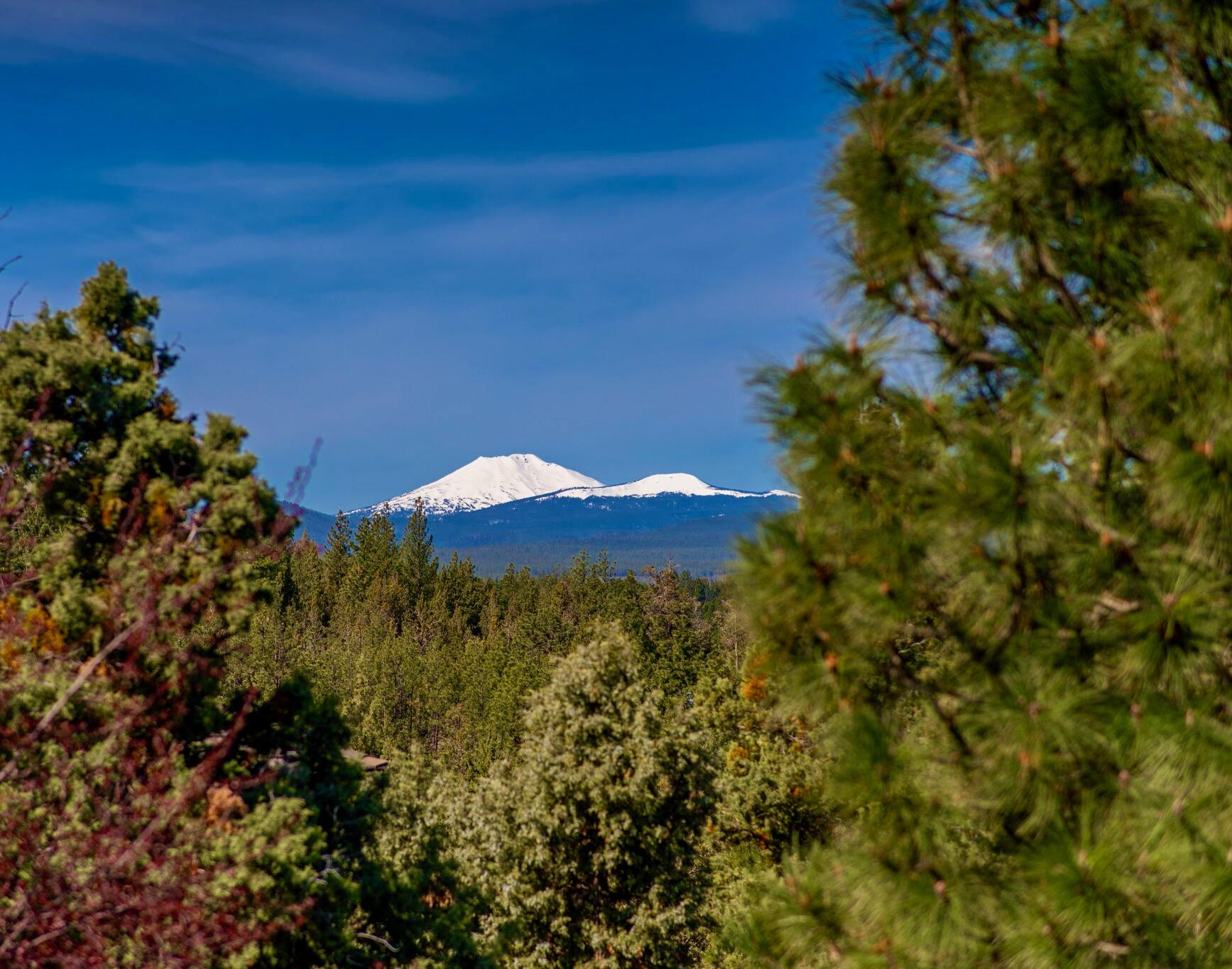 3449 NW Greenleaf Way