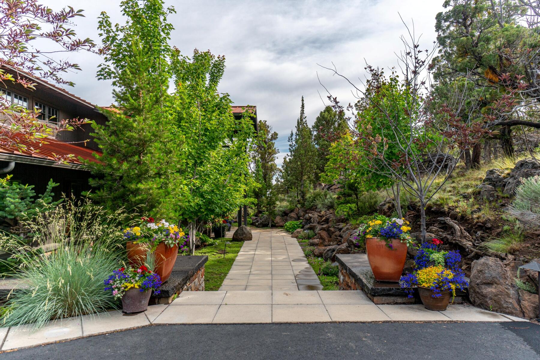 3449 NW Greenleaf Way