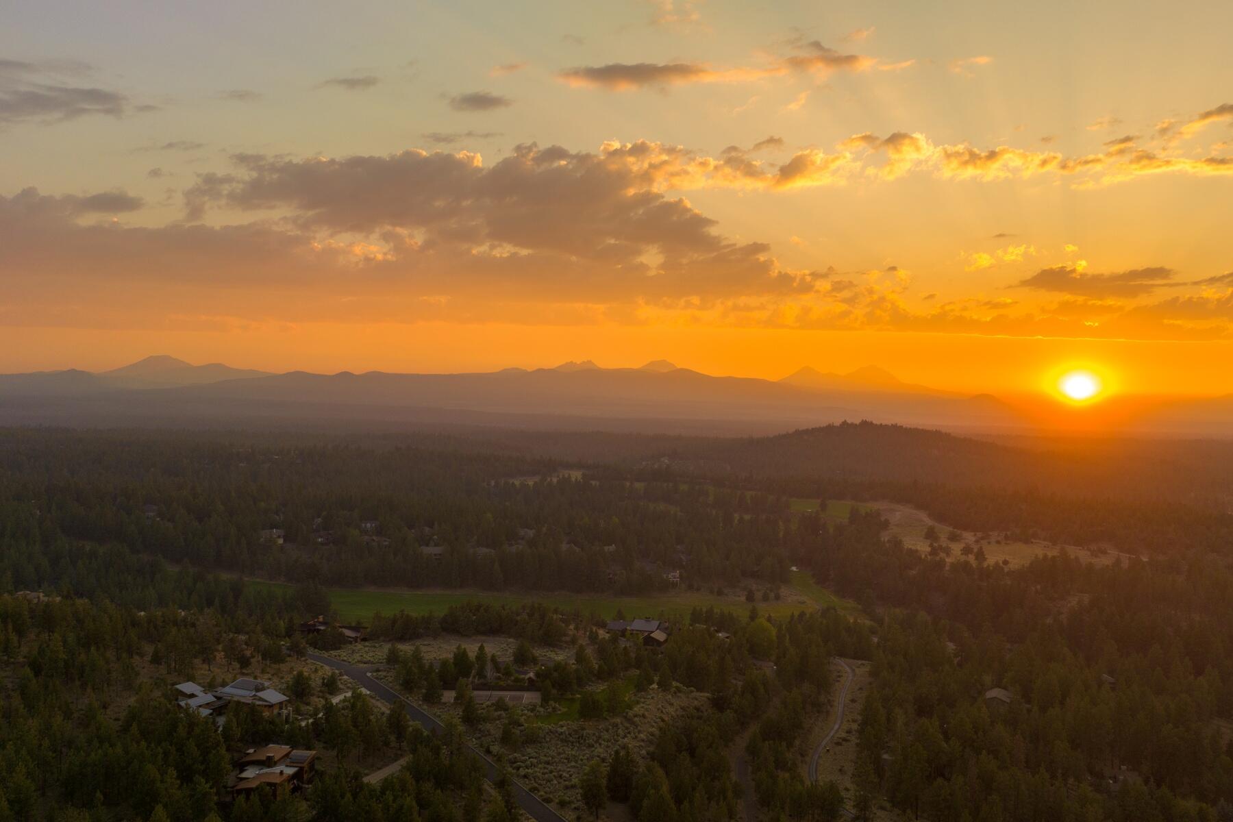 3449 NW Greenleaf Way