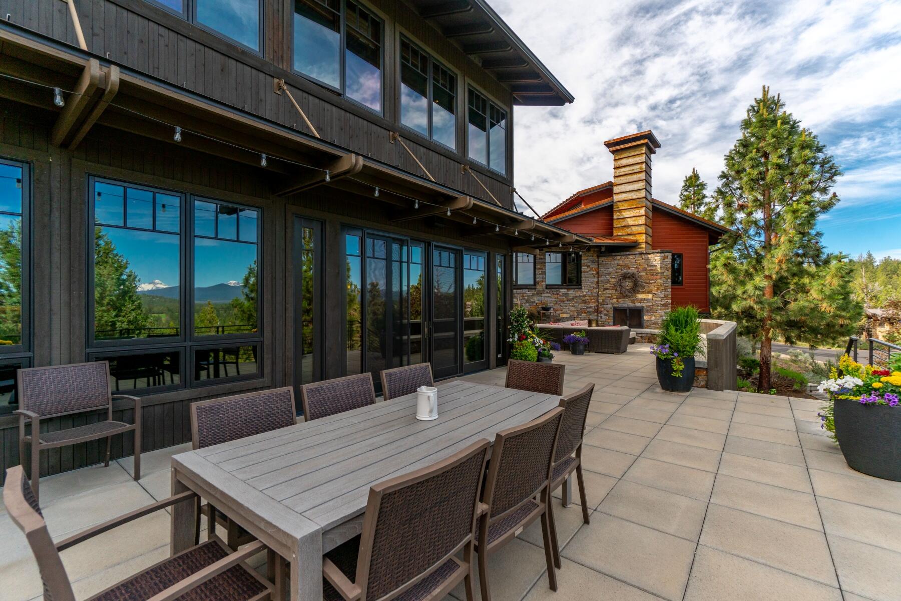 3449 NW Greenleaf Way