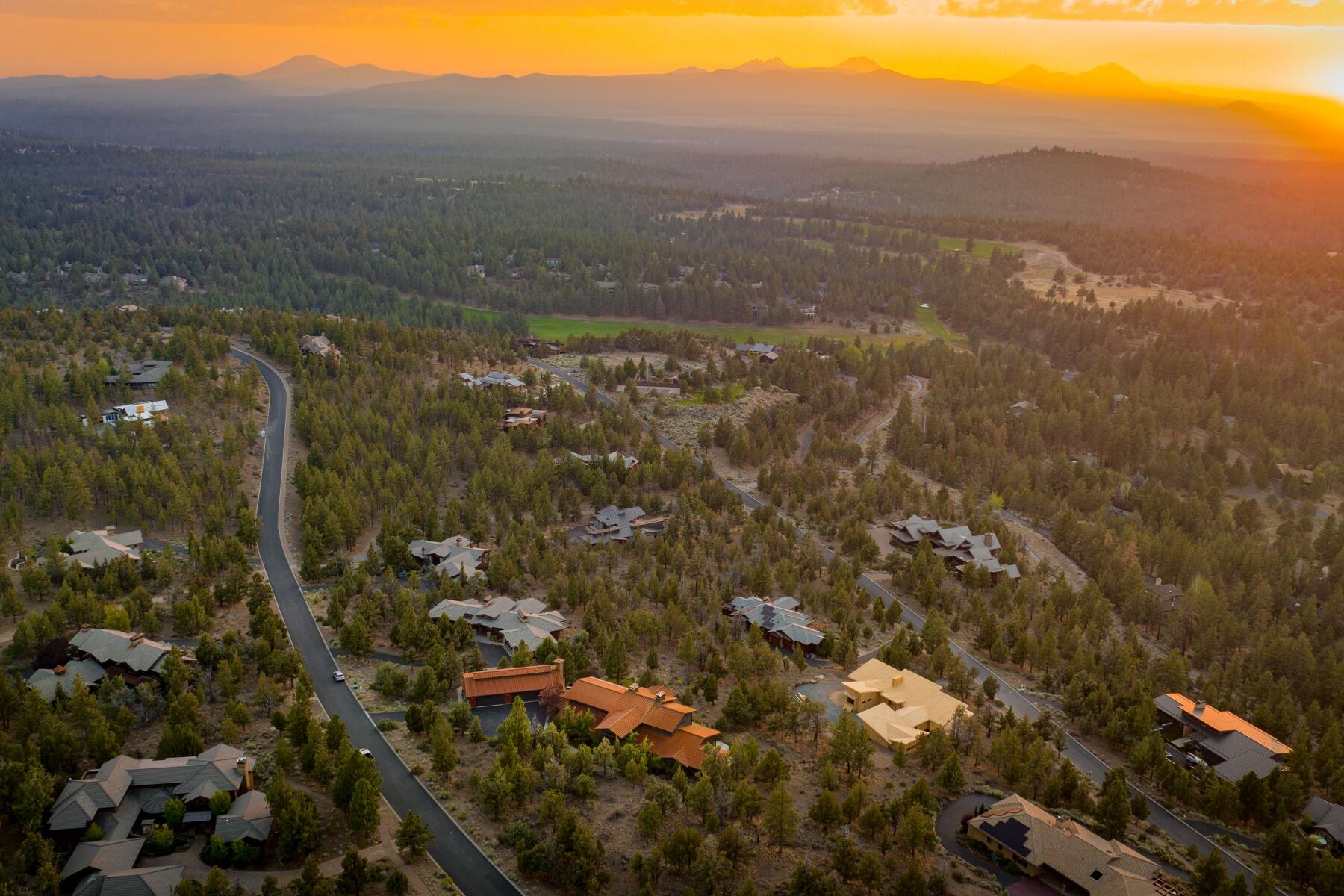 3449 NW Greenleaf Way