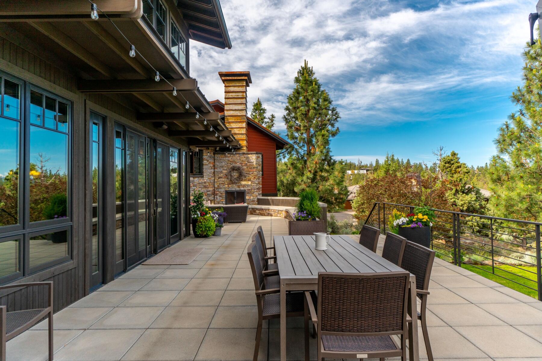 3449 NW Greenleaf Way