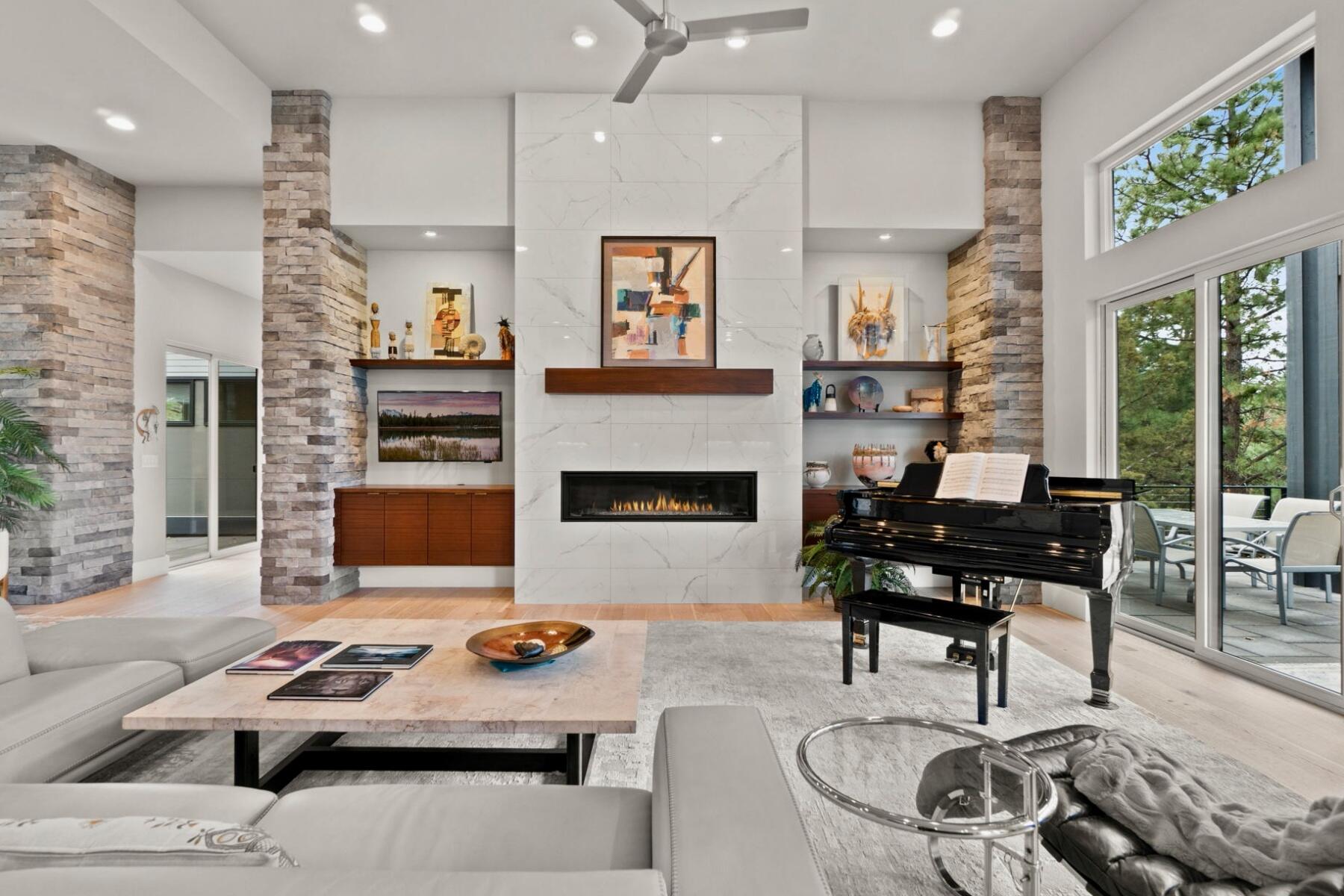 2799 NW Horizon Drive
