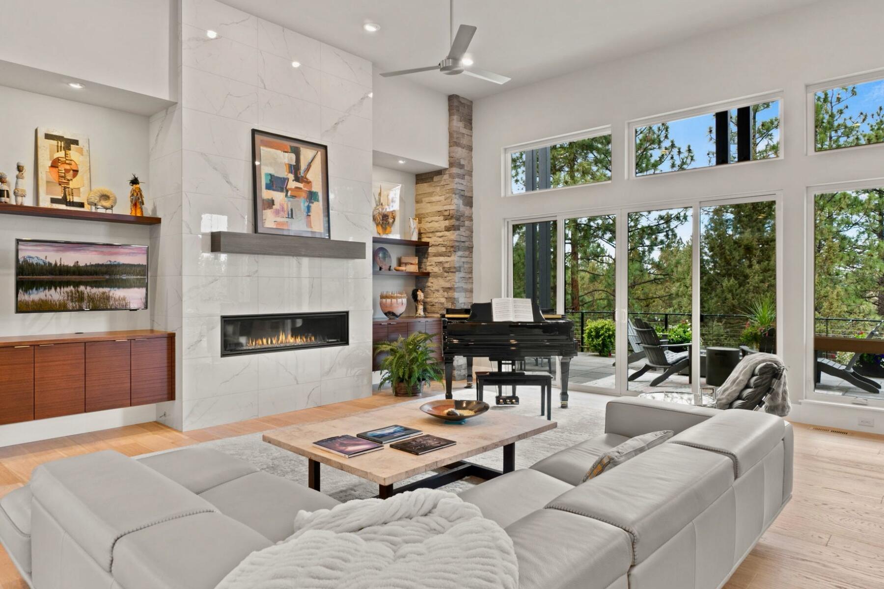 2799 NW Horizon Drive