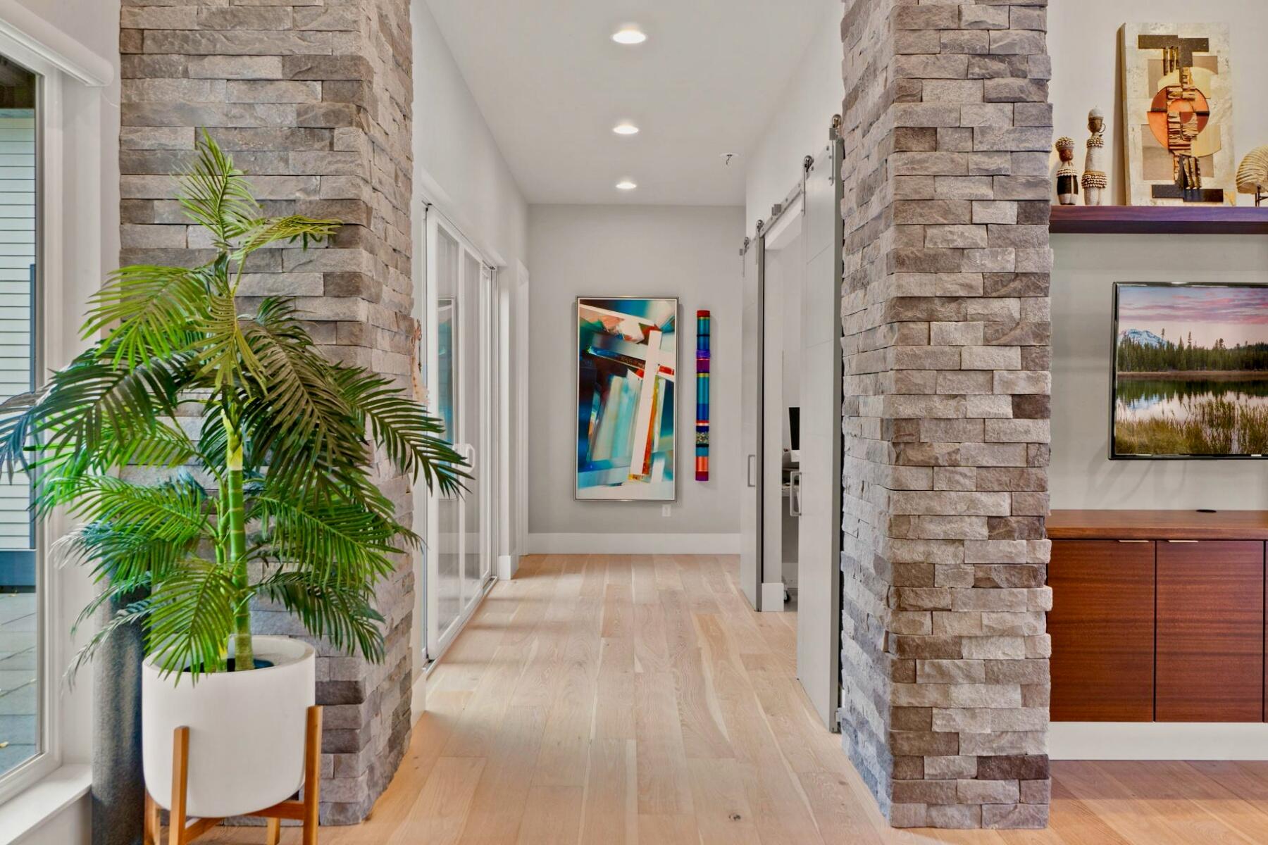 2799 NW Horizon Drive