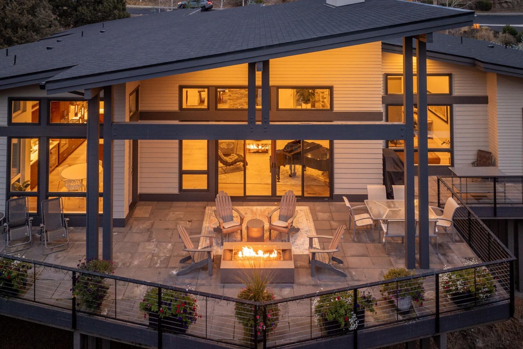 2799 NW Horizon Drive