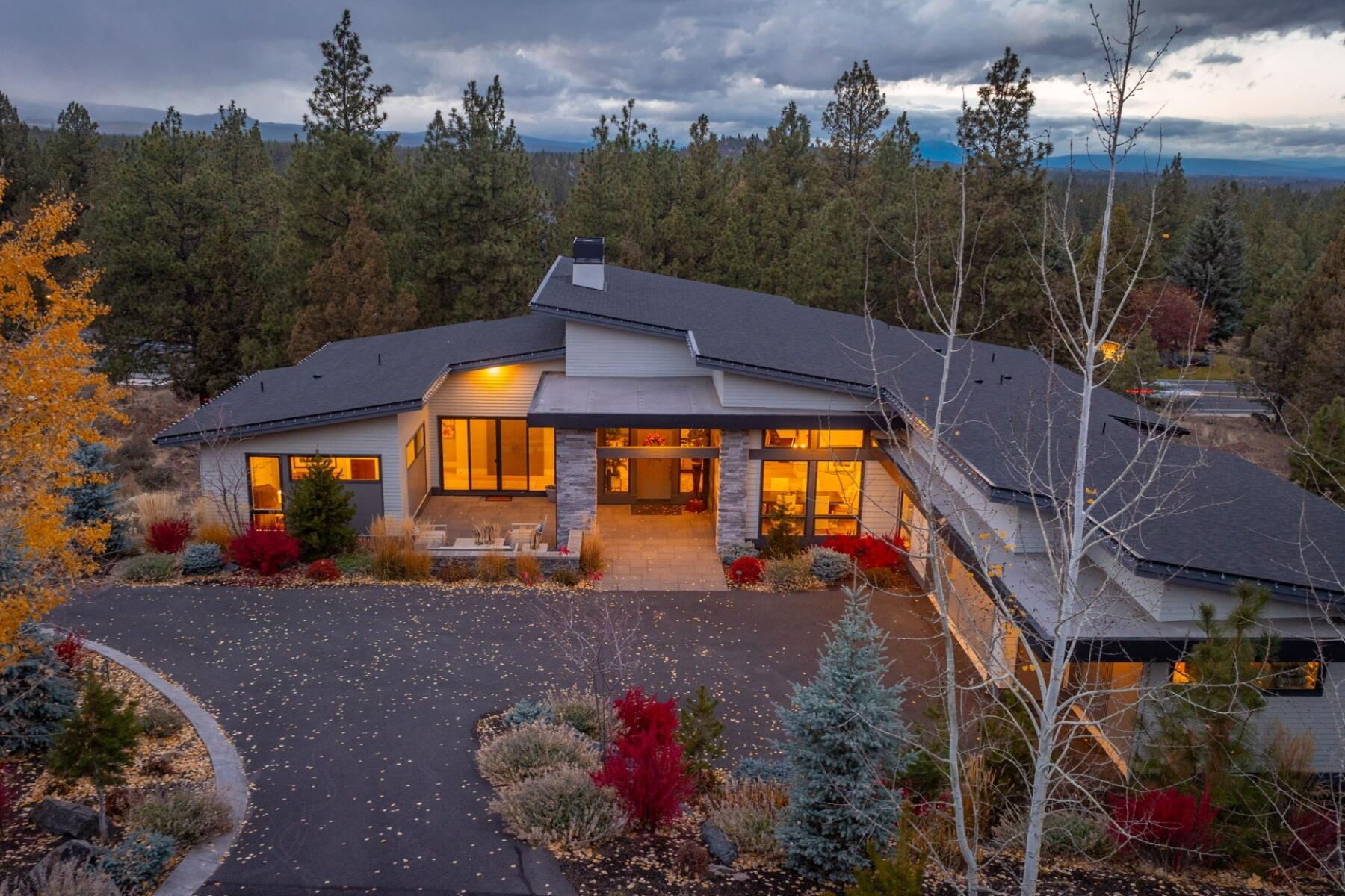 2799 NW Horizon Drive