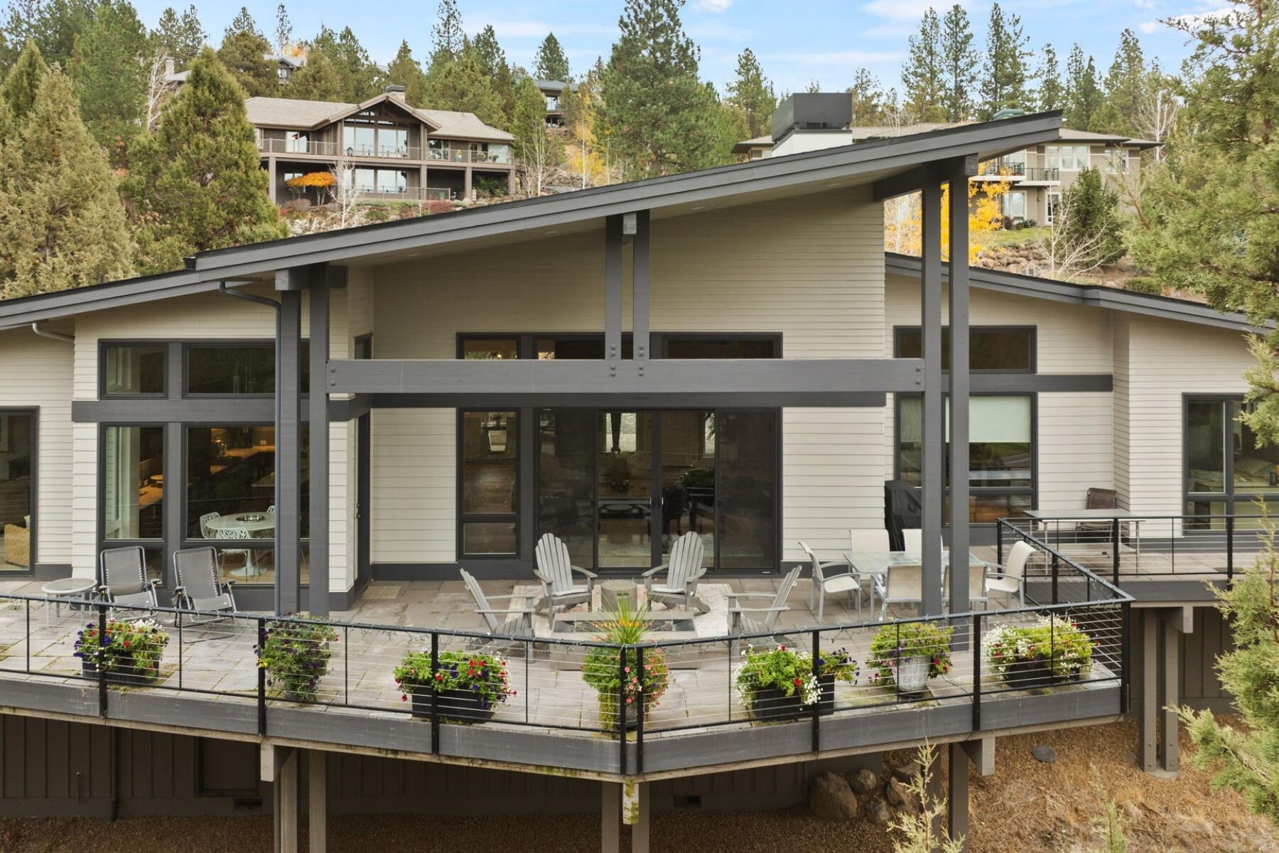 2799 NW Horizon Drive