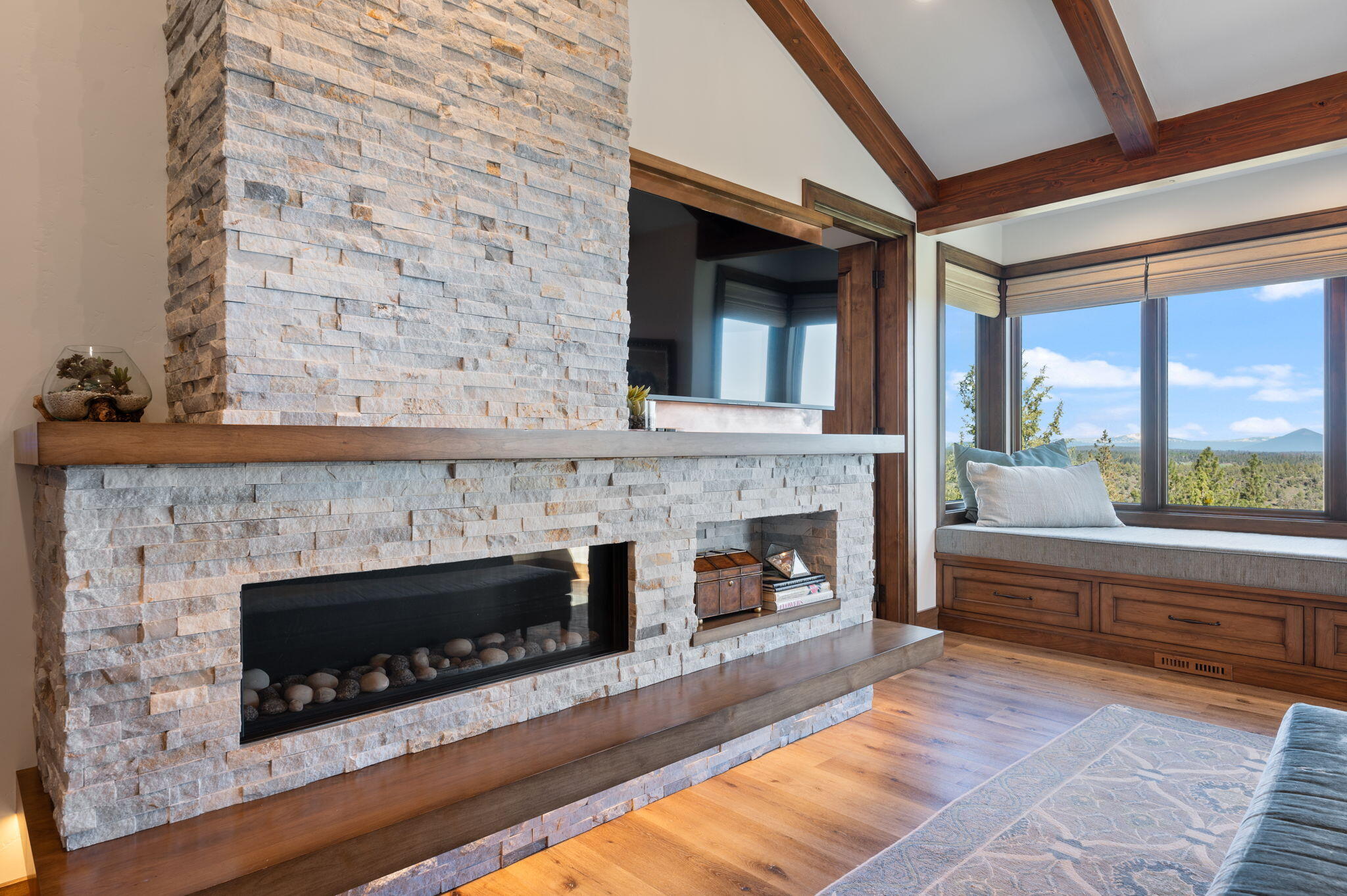 3481 NW Greenleaf Way