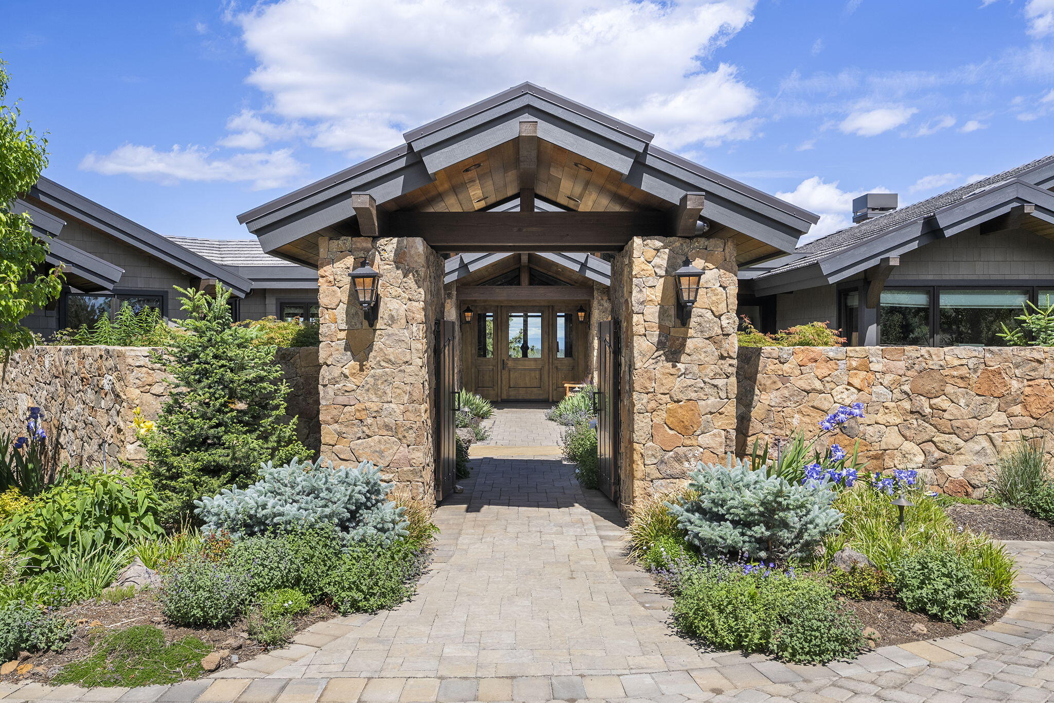 3481 NW Greenleaf Way