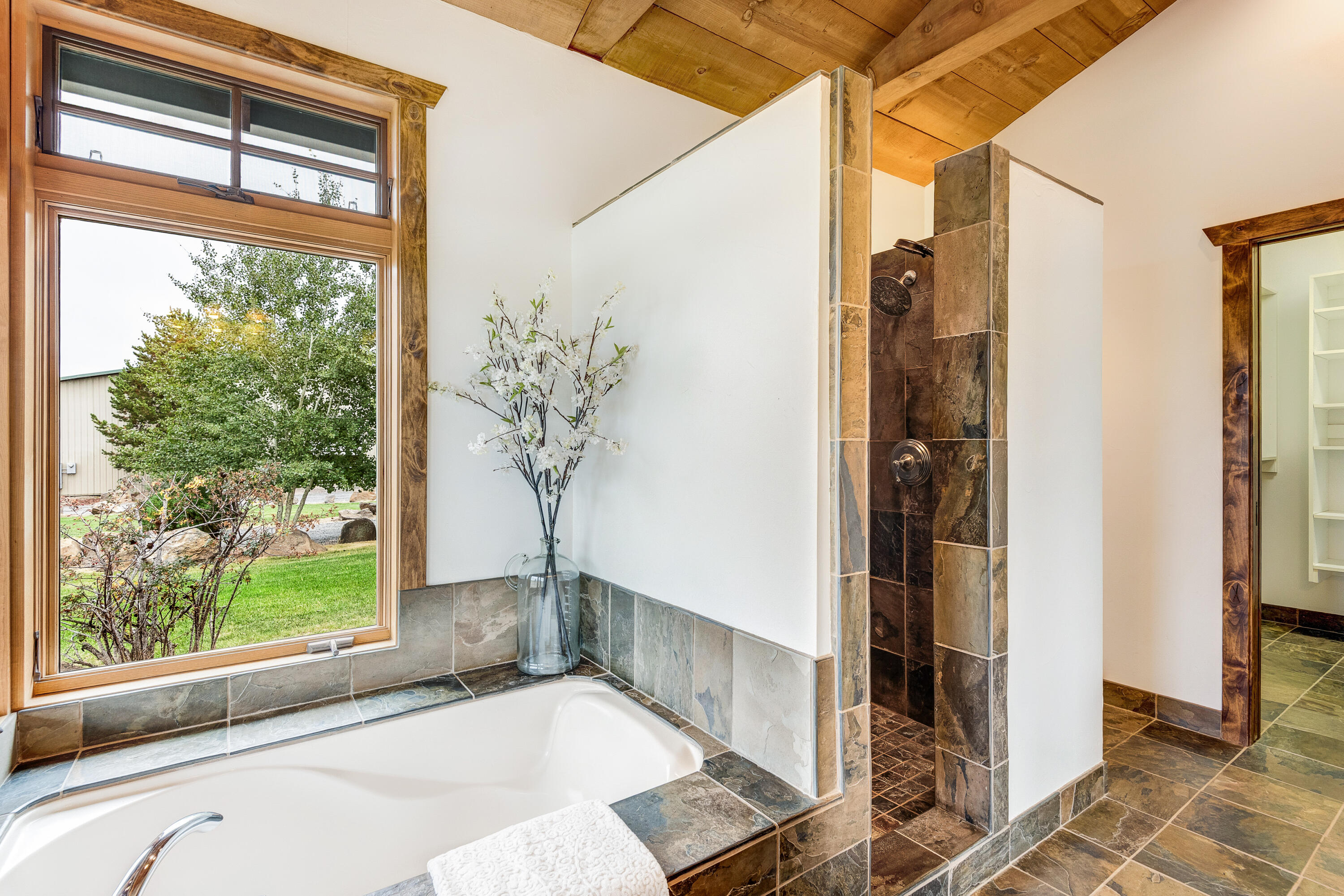 66240 White Rock Loop