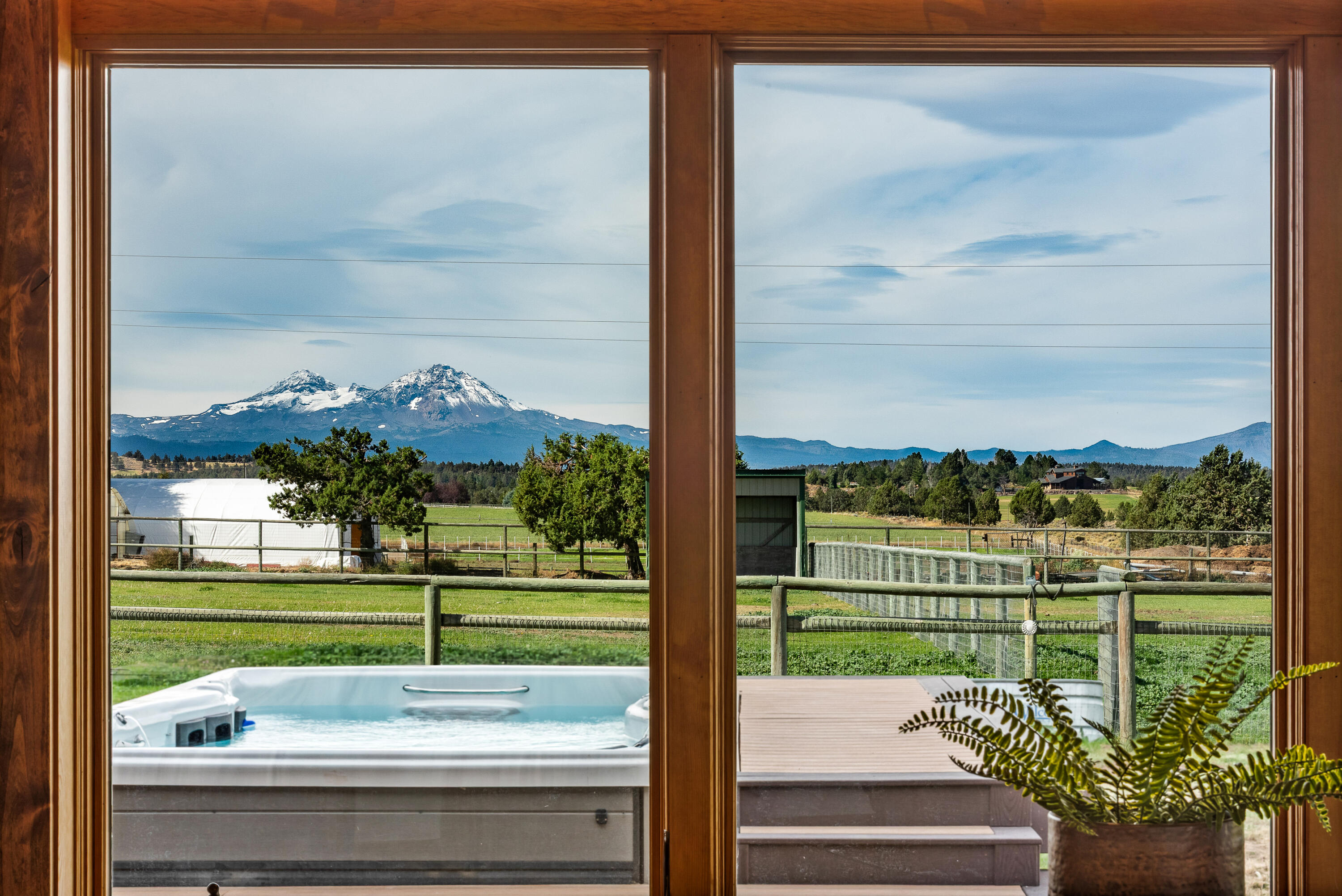 66240 White Rock Loop