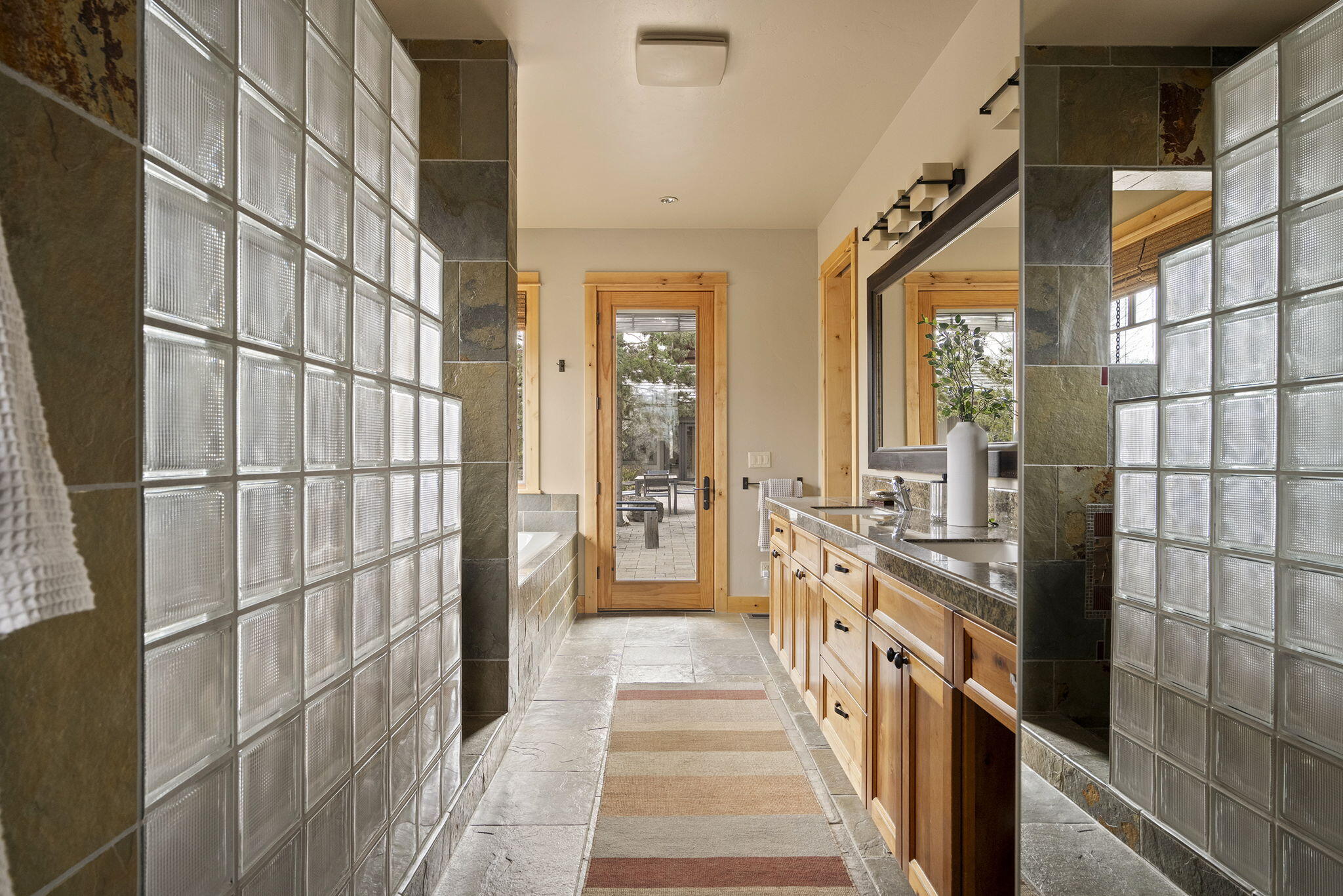 1838 NW Wild Rye Circle