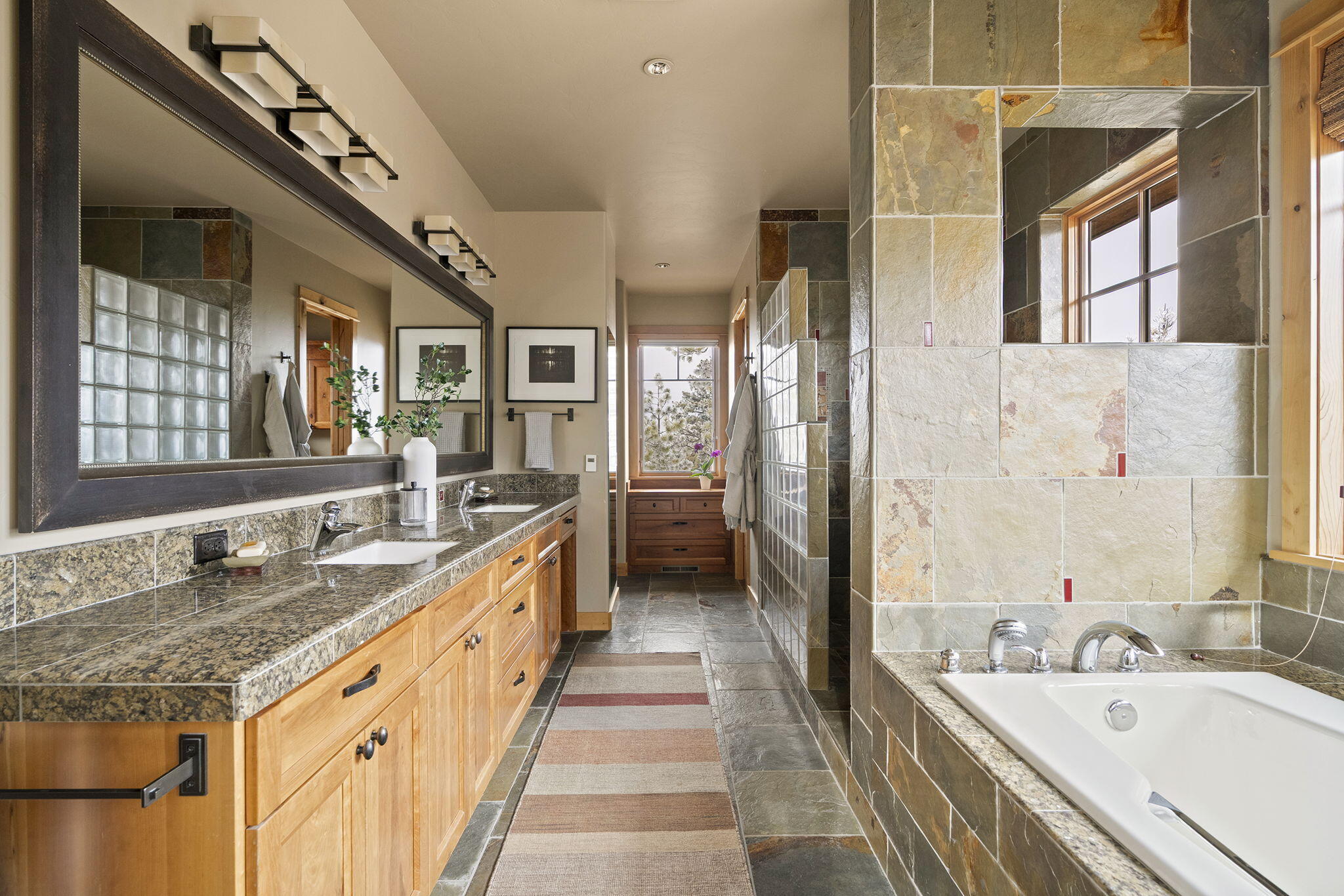 1838 NW Wild Rye Circle