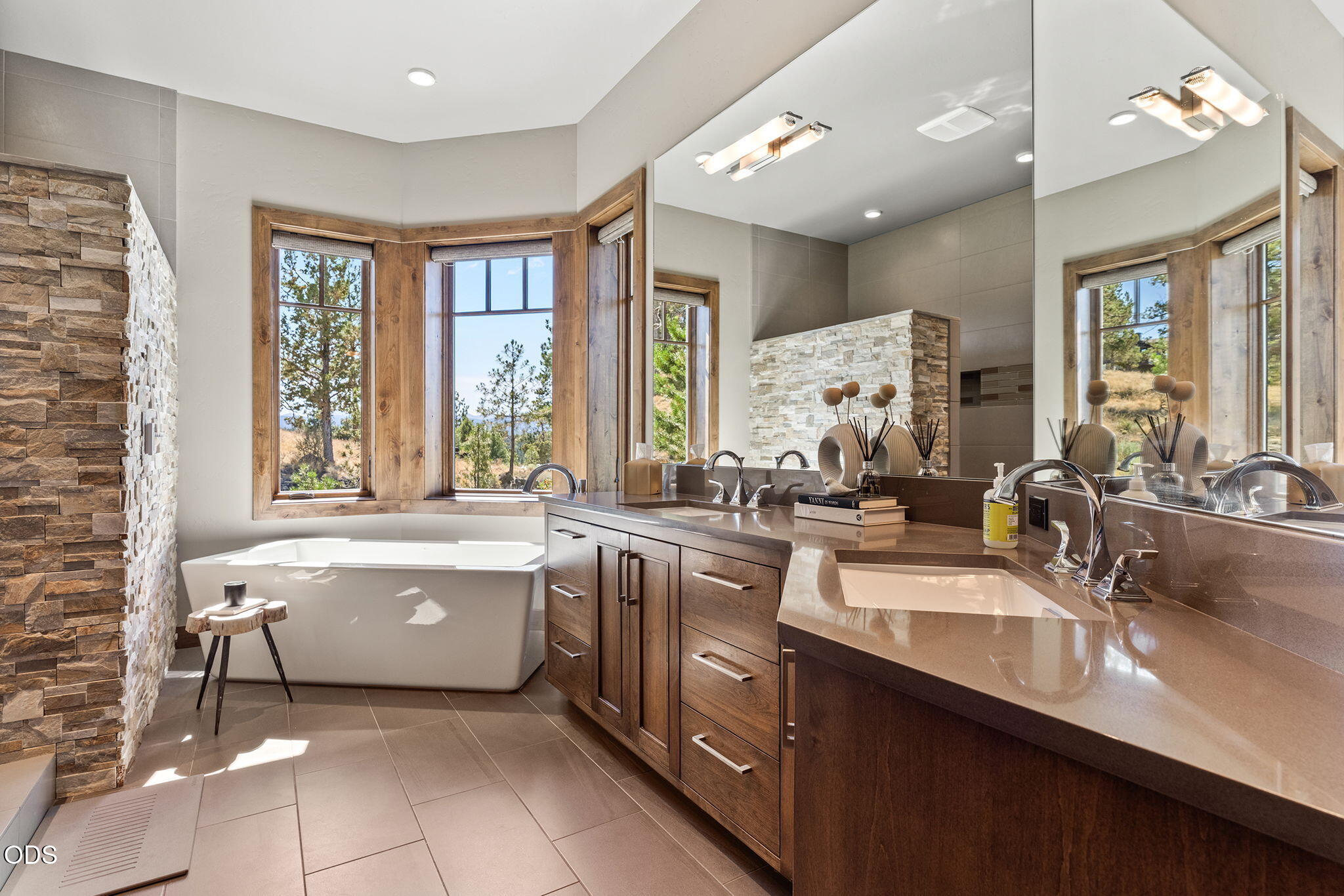 1659 NW Wild Rye Circle