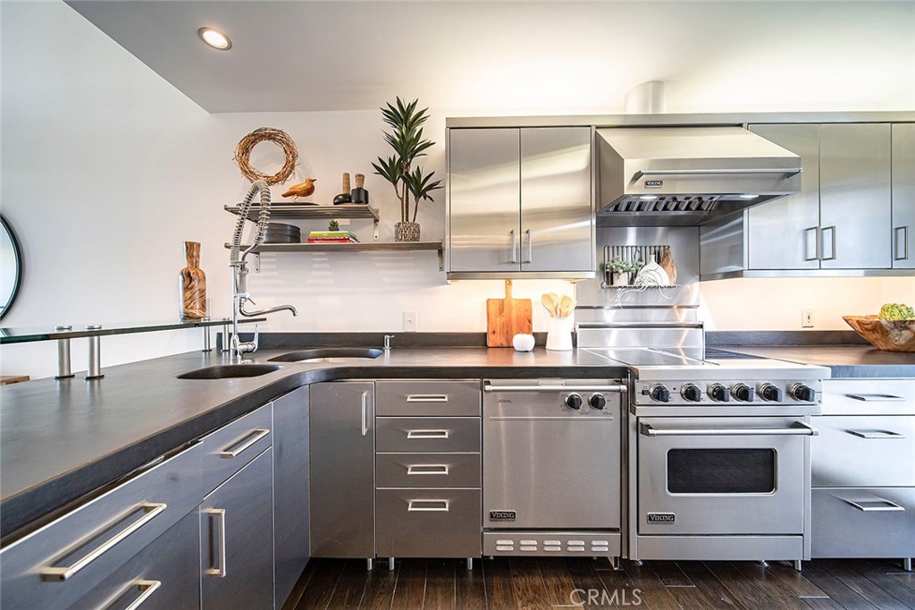 5226 Marina Pacifica Drive S 18