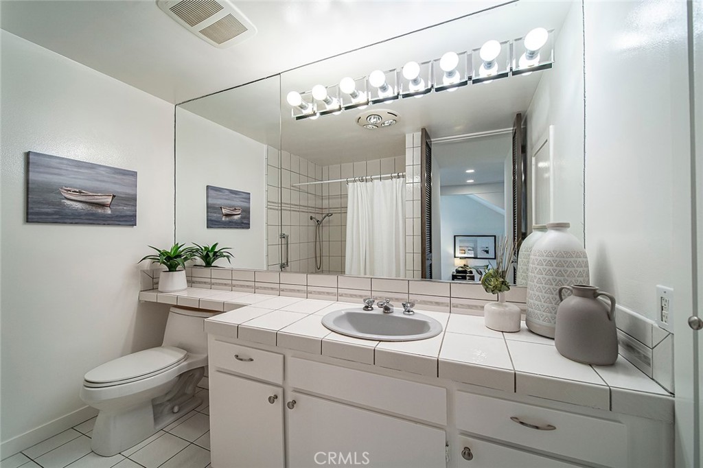 5226 Marina Pacifica Drive S 18