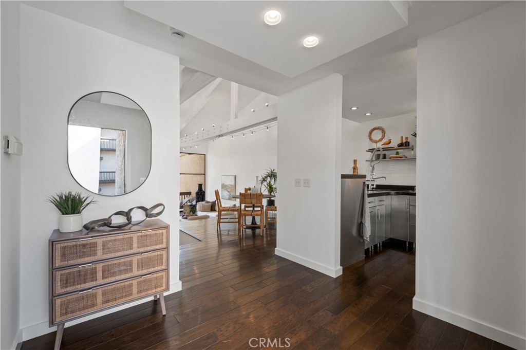 5226 Marina Pacifica Drive S 18