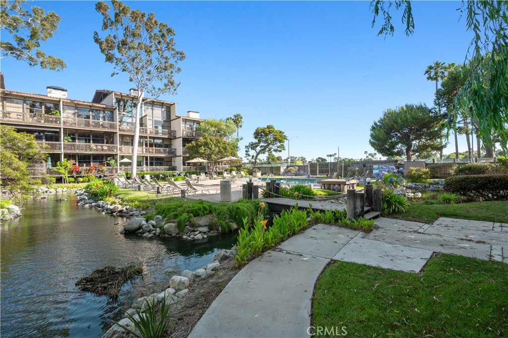 5226 Marina Pacifica Drive S 18