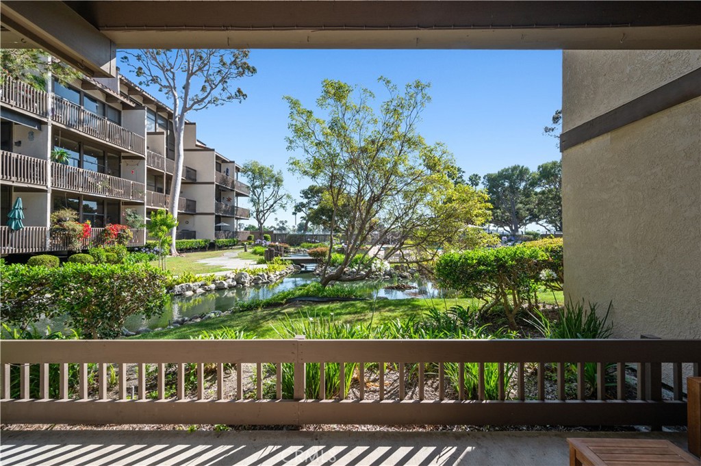 5226 Marina Pacifica Drive S 18