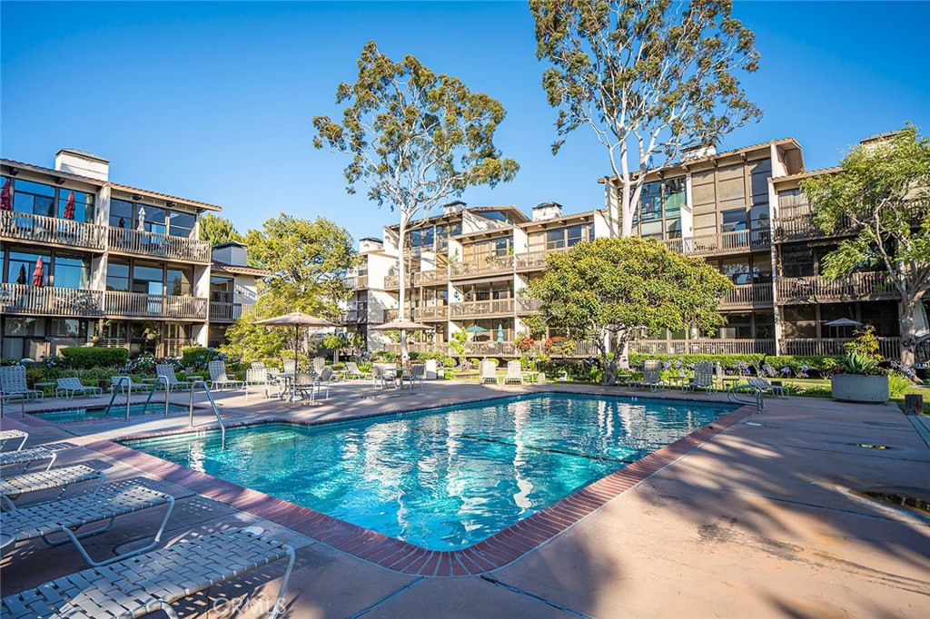 5226 Marina Pacifica Drive S 18