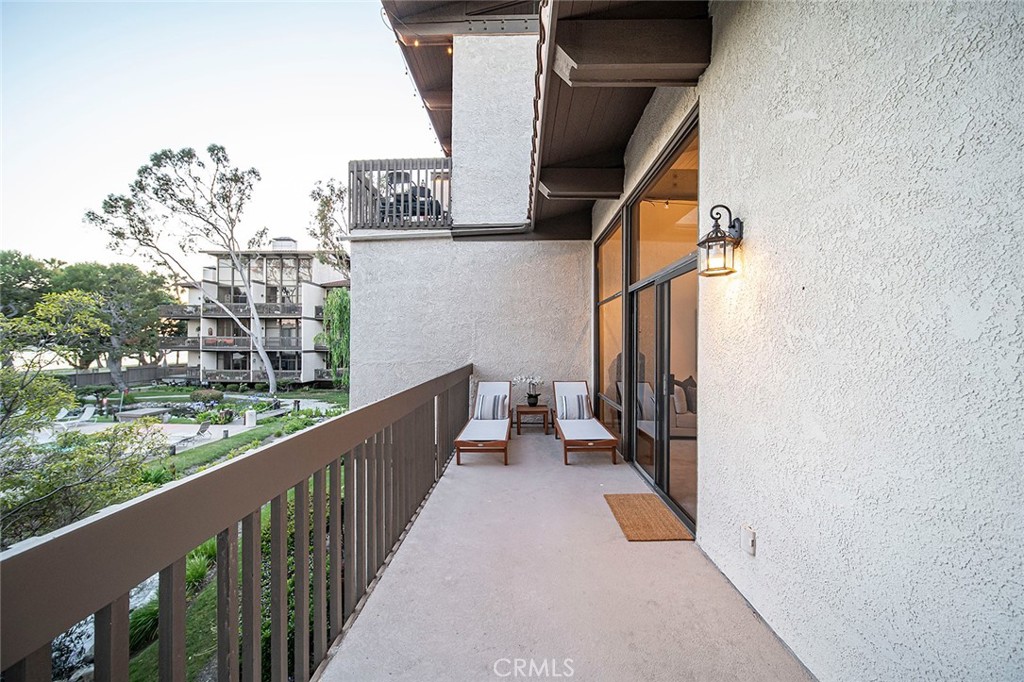 5226 Marina Pacifica Drive S 18