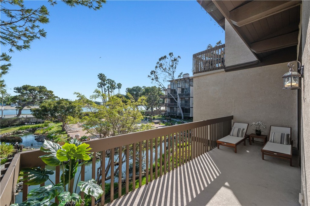 5226 Marina Pacifica Drive S 18