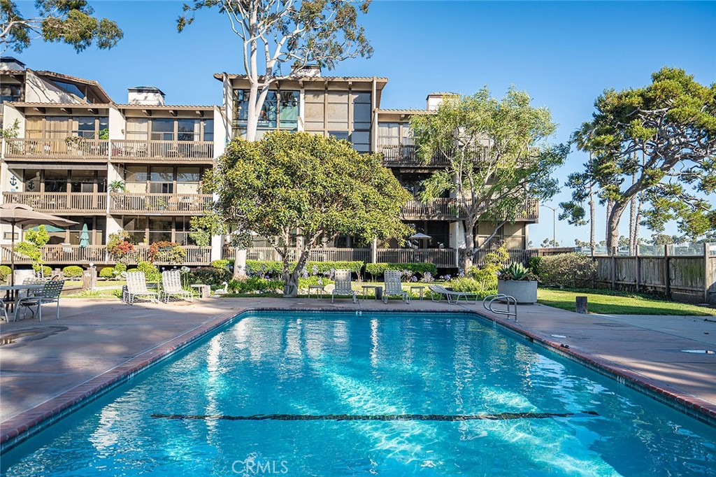 5226 Marina Pacifica Drive S 18