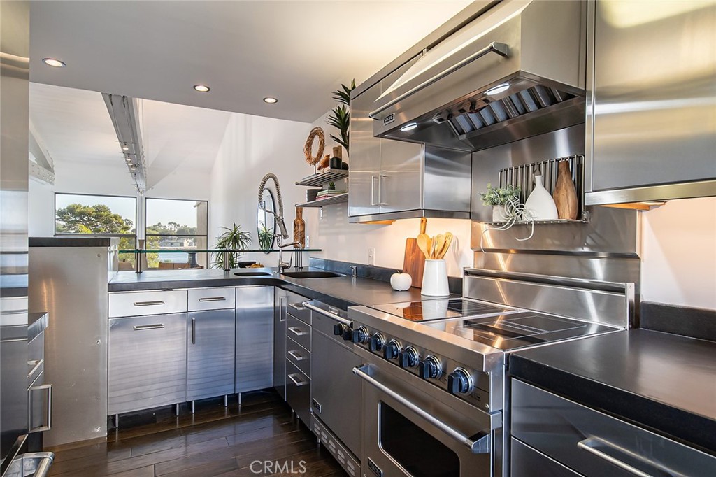 5226 Marina Pacifica Drive S 18