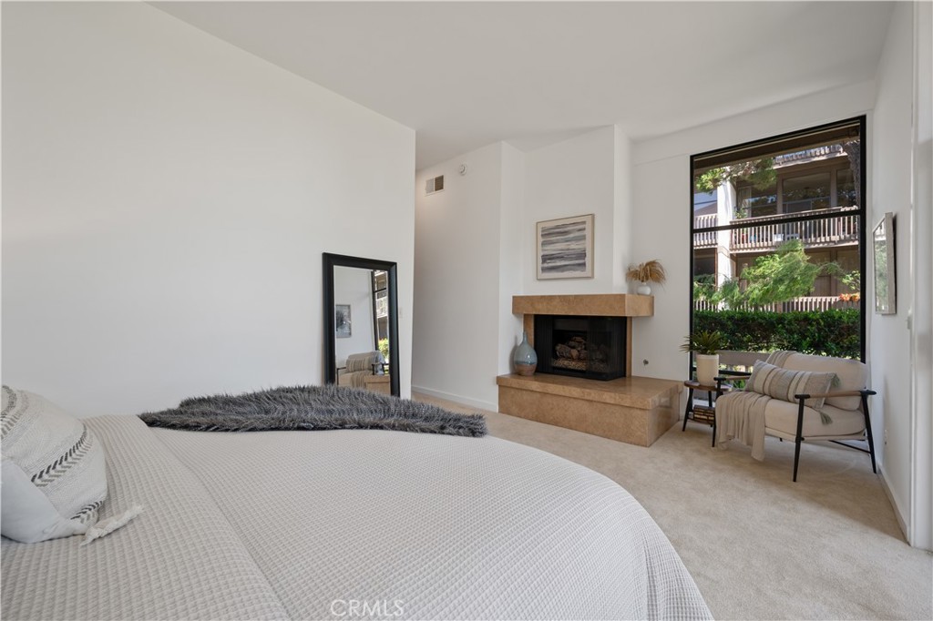 5226 Marina Pacifica Drive S 18