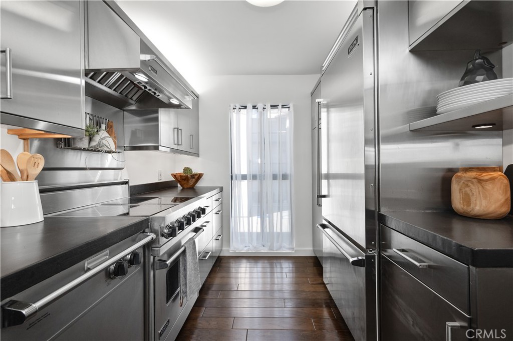 5226 Marina Pacifica Drive S 18