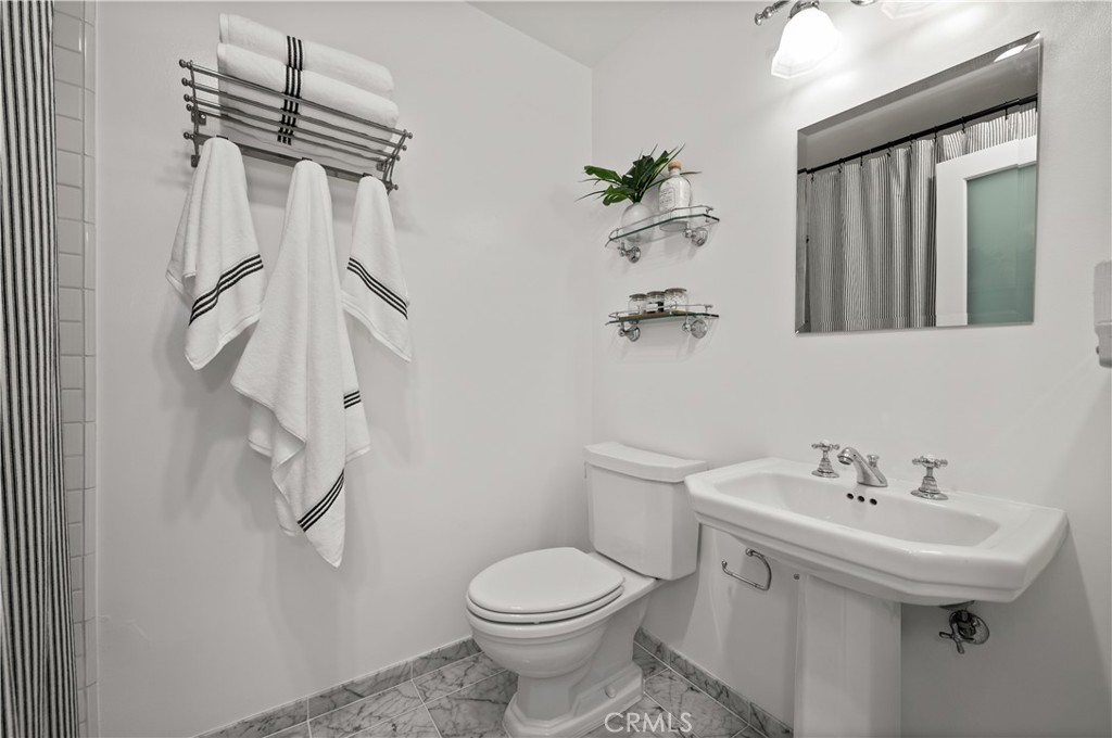 5226 Marina Pacifica Drive S 18