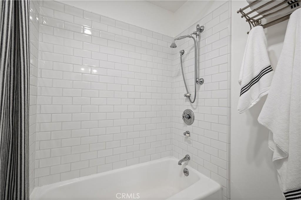 5226 Marina Pacifica Drive S 18