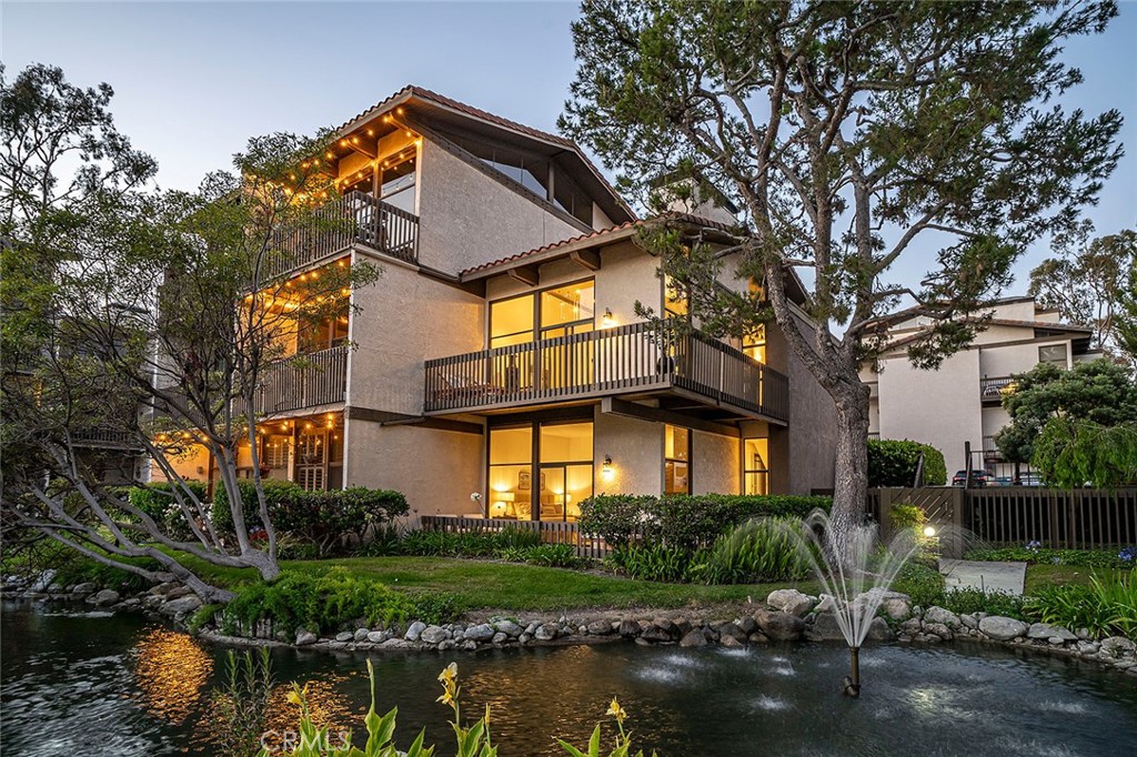 5226 Marina Pacifica Drive S 18