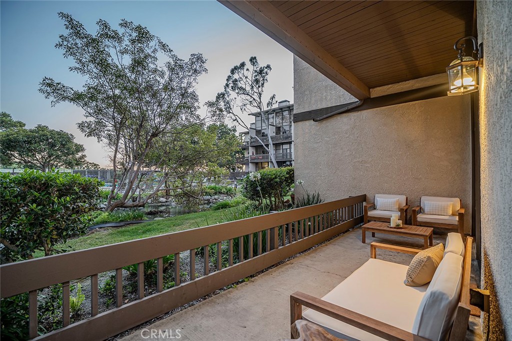 5226 Marina Pacifica Drive S 18