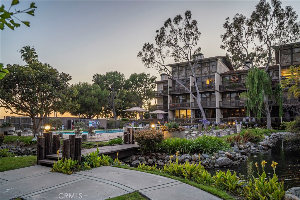 5226 Marina Pacifica Drive S 18